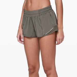 lululemon hotty hot shorts 2.5” army green